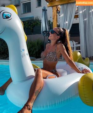 rina exclusive photo #0017