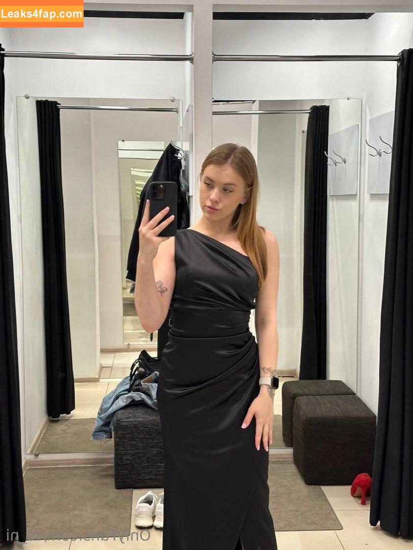 ro_ni /  leaked photo photo #0008