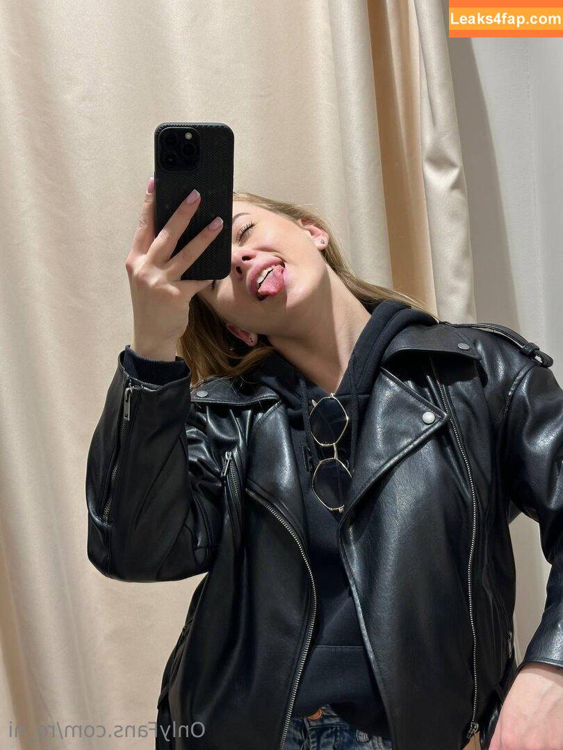 ro_ni /  leaked photo photo #0012