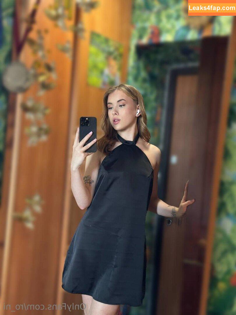 ro_ni /  leaked photo photo #0017