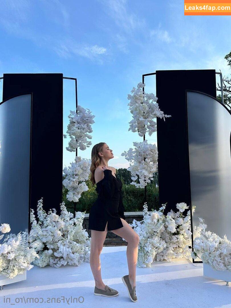 ro_ni /  leaked photo photo #0021