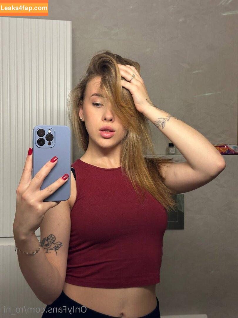 ro_ni /  leaked photo photo #0023