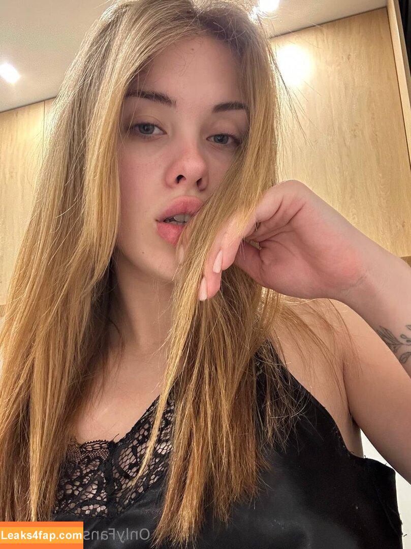 ro_ni /  leaked photo photo #0029