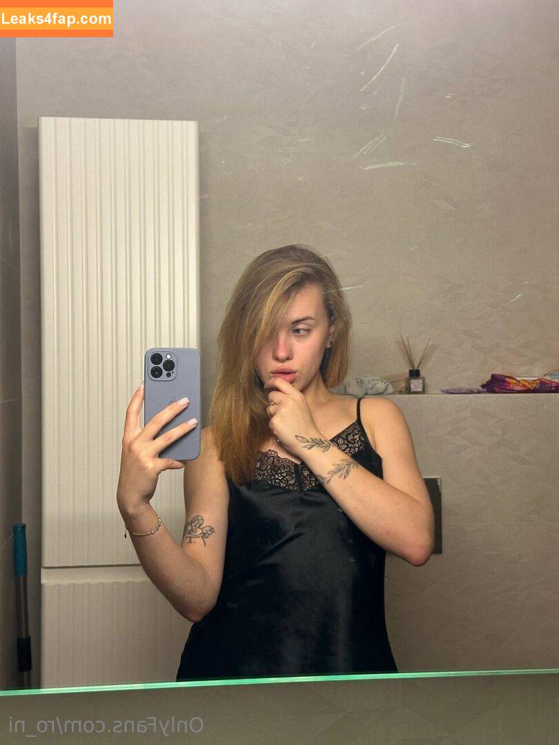 ro_ni /  leaked photo photo #0031