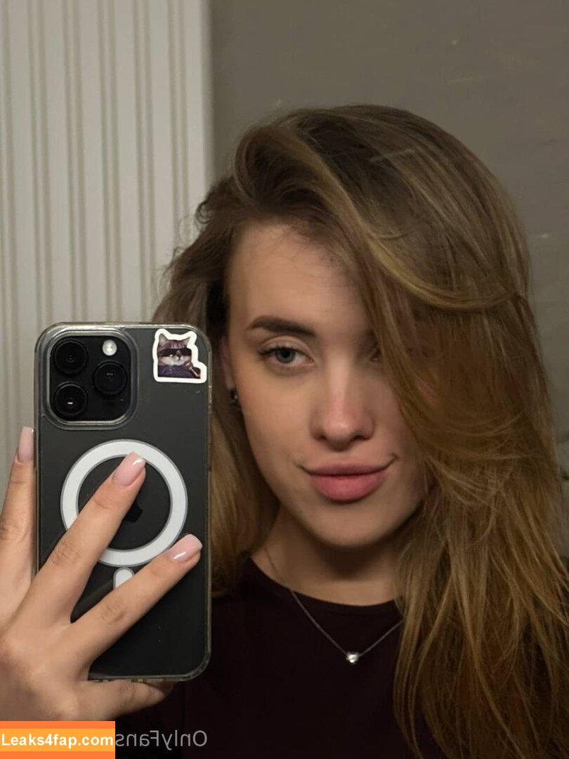 ro_ni /  leaked photo photo #0032