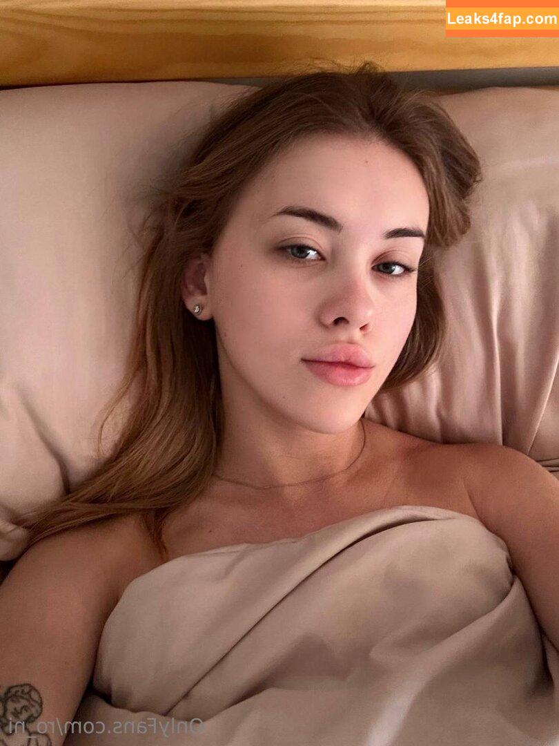 ro_ni /  leaked photo photo #0039