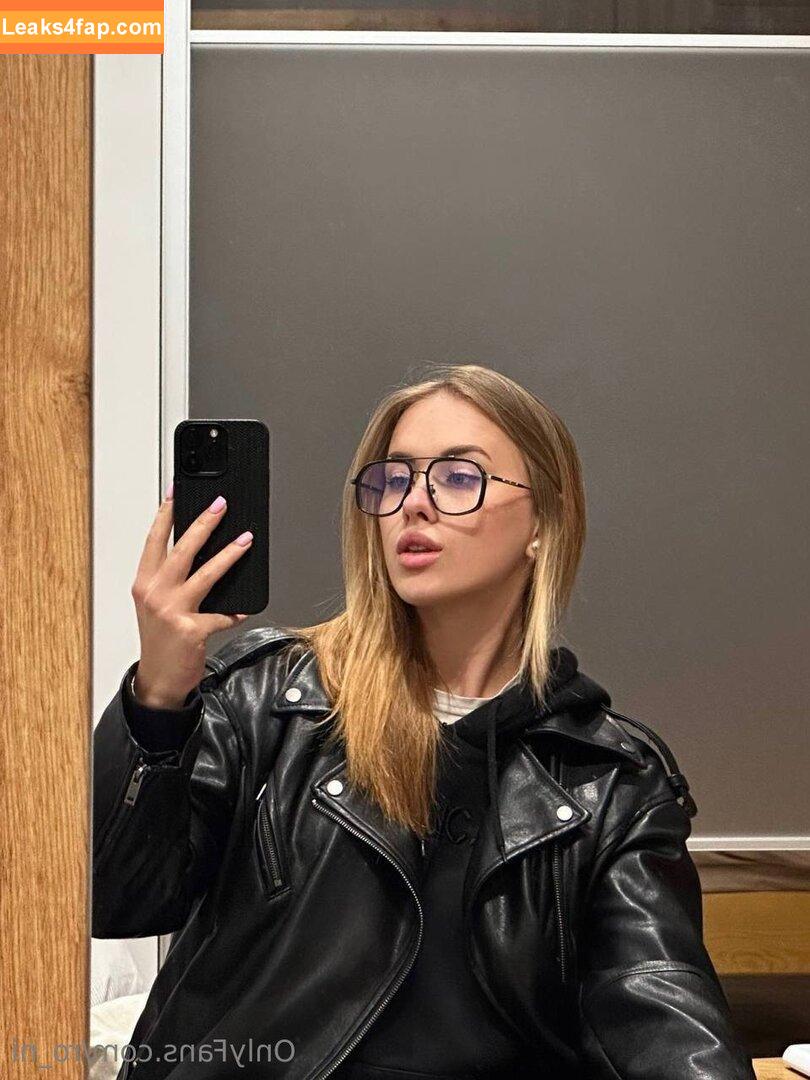 ro_ni /  leaked photo photo #0044