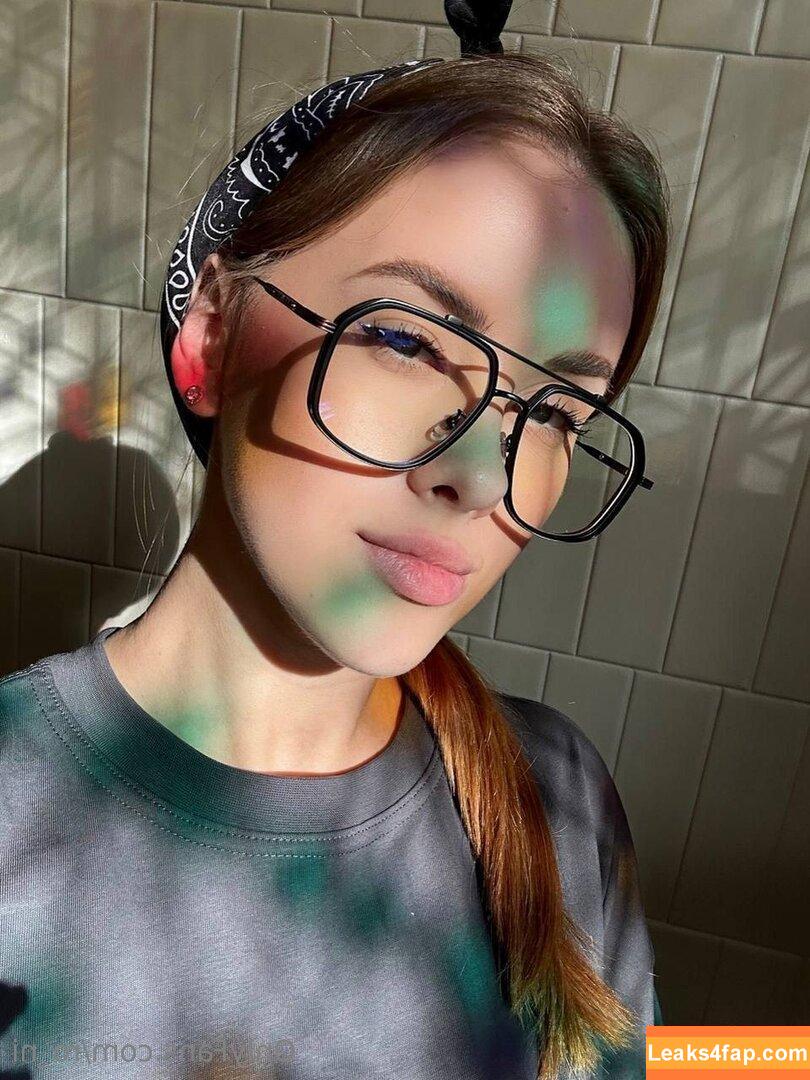 ro_ni /  leaked photo photo #0046