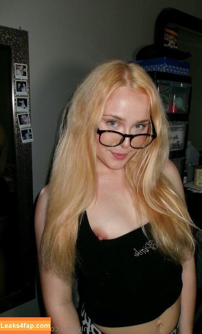 robinnruby / robin_riggs leaked photo photo #0016
