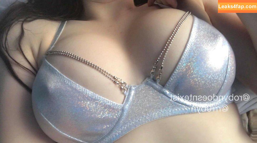 Robyn / robynsnotreal / rrr0byn / therealredrobyn leaked photo photo #0001