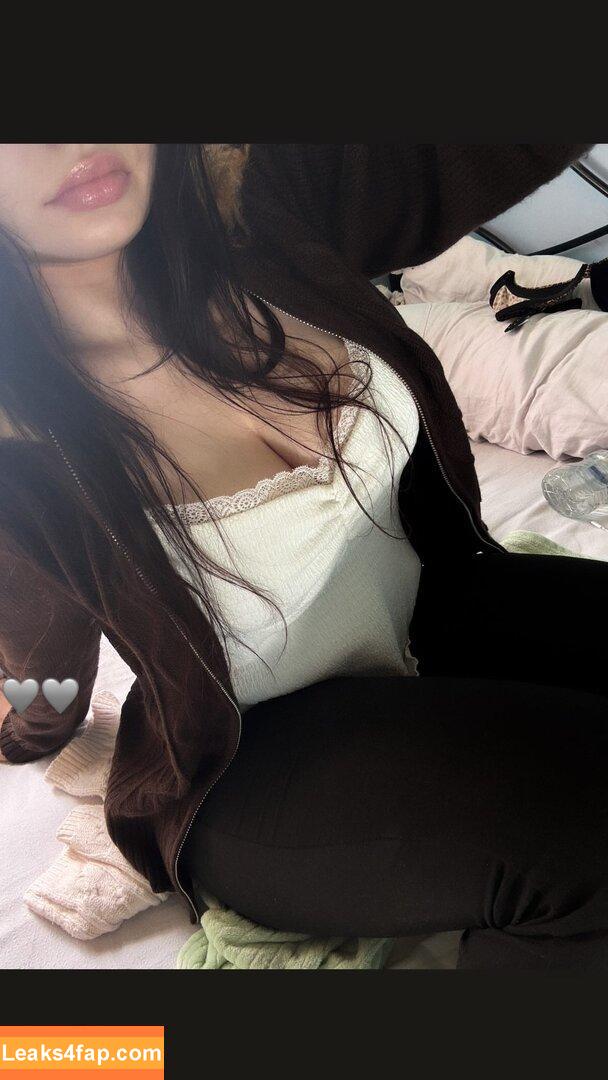 Robyn / robynsnotreal / rrr0byn / therealredrobyn leaked photo photo #0544
