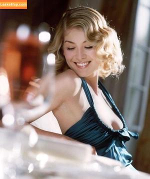 Rosamund Pike photo #0130