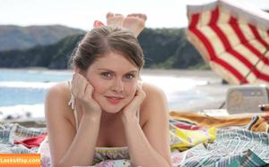 Rose McIver photo #0019