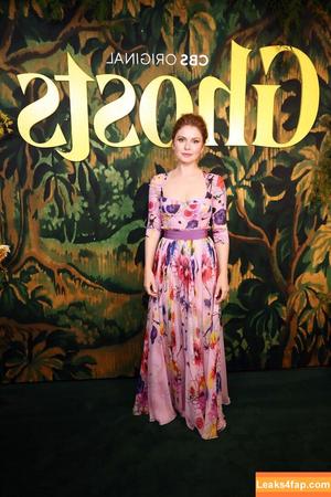 Rose McIver photo #0050