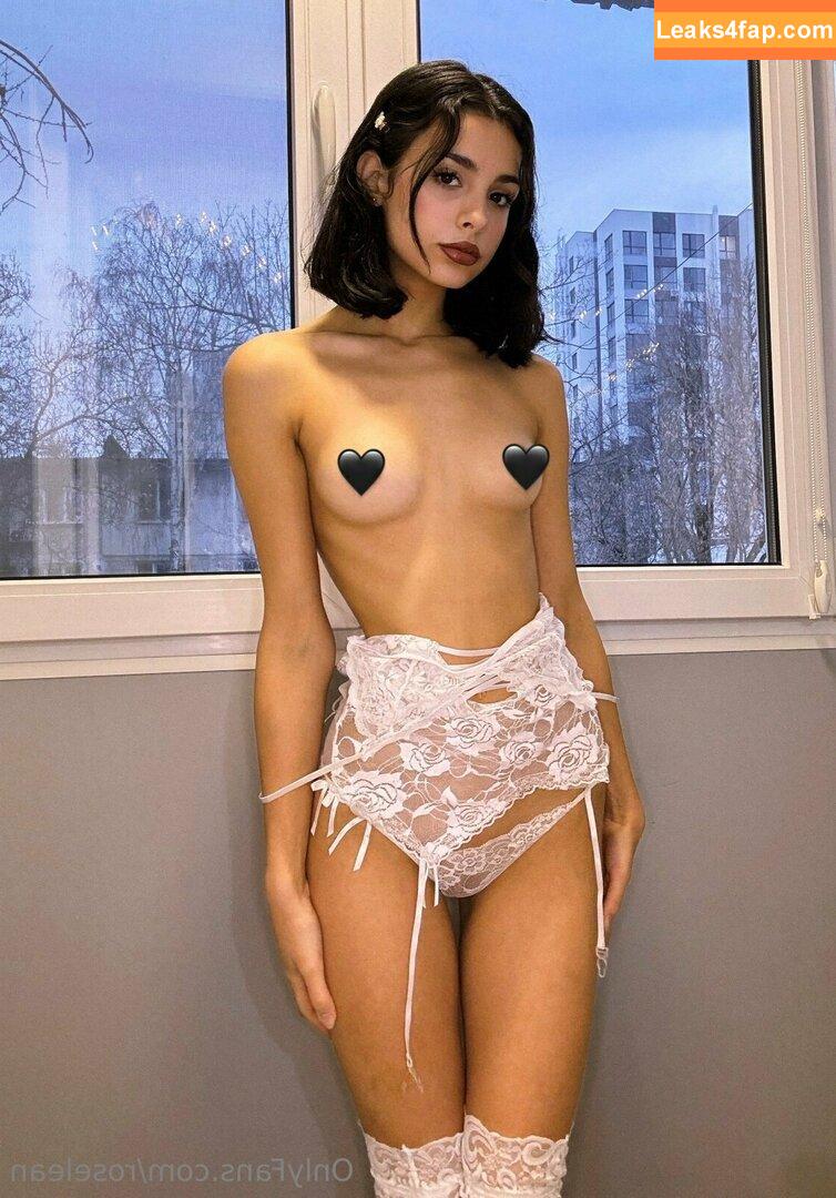 roselean / Comfortablge / roselean1111 leaked photo photo #0075