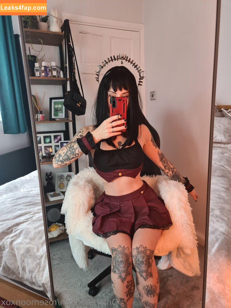 rosemoonxox / rosemoon / rosemoon.xo leaked photo photo #0030