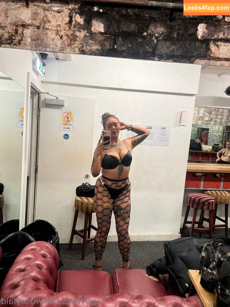 rosey_the_throaty / rosey_the_reader leaked photo photo #0024