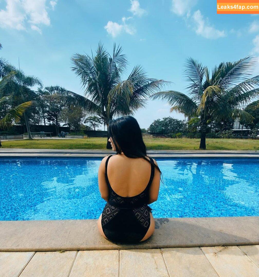 Roshni Walia / roshniwaliaa leaked photo photo #0005