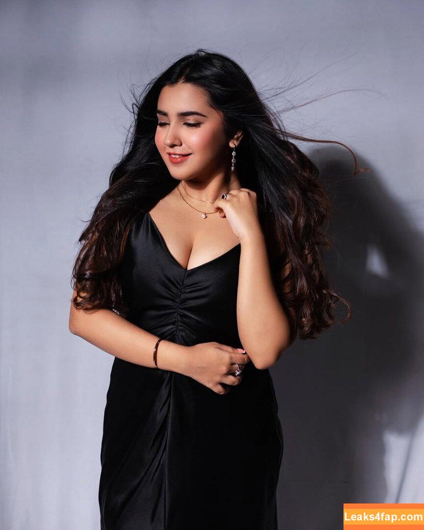 Roshni Walia / roshniwaliaa leaked photo photo #0026