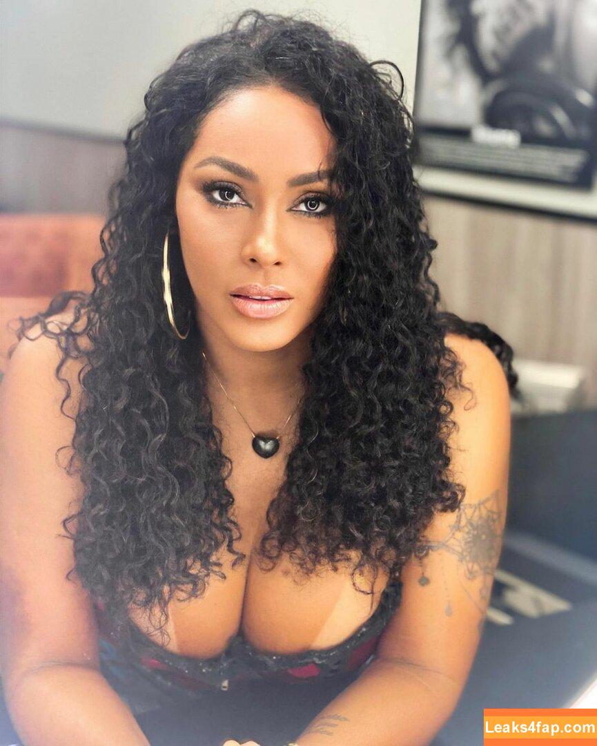 Rosiane Pinheiro / rosianepinheir / rosianepinheiro / rosypinheirotrans слитое фото фото #0160