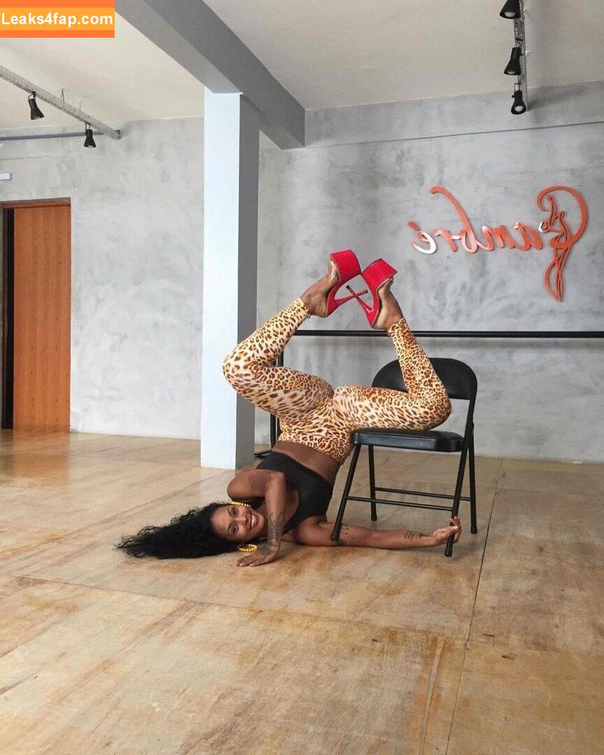 Rosiane Pinheiro / rosianepinheir / rosianepinheiro / rosypinheirotrans слитое фото фото #0184