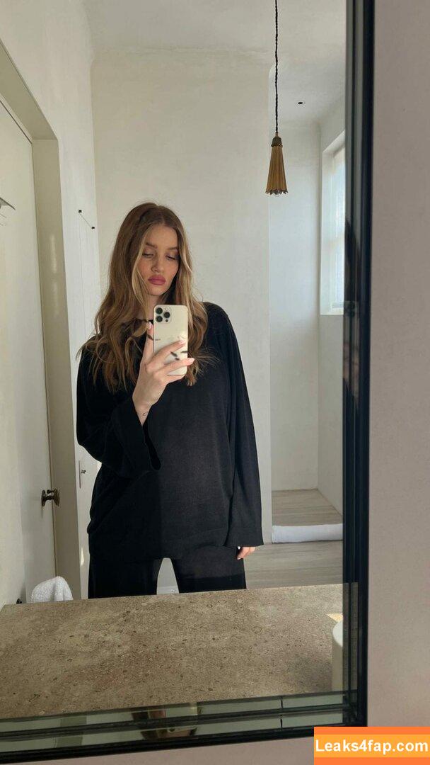 Rosie Huntington-Whiteley / rosiehw leaked photo photo #0016