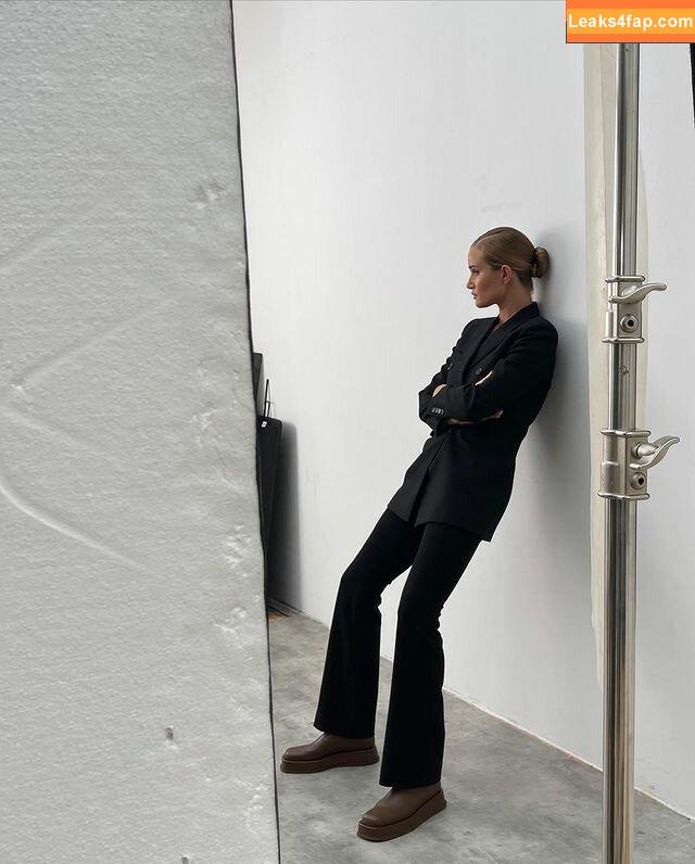 Rosie Huntington-Whiteley / rosiehw leaked photo photo #0027