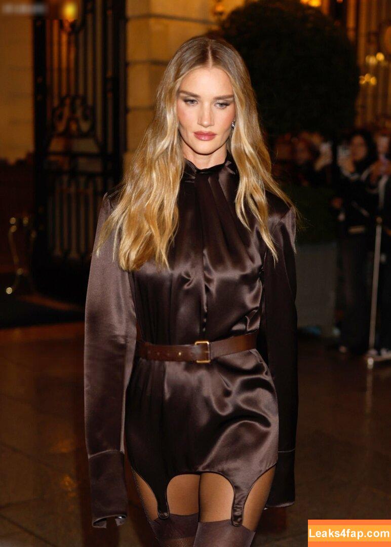 Rosie Huntington-Whiteley / rosiehw leaked photo photo #0880