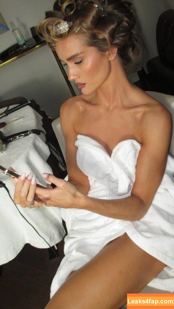 Rosie Huntington-Whiteley / rosiehw leaked photo photo #1008