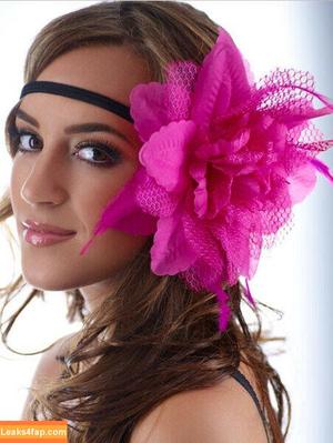 Rosie Jones фото #3629