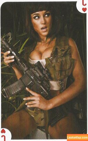 Rosie Jones фото #3726