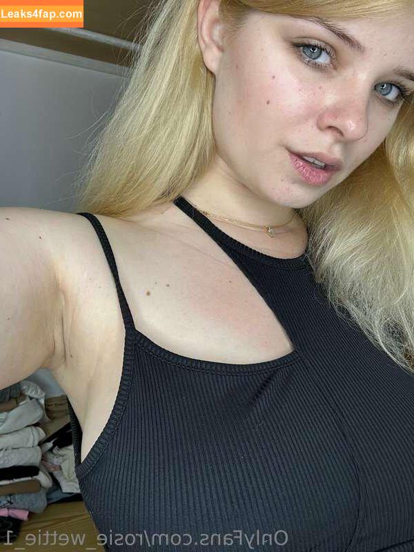 Rosie Titties / rosie_wettie_1 / titsandgigglesldn leaked photo photo #0007