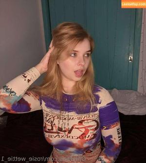 Rosie Titties photo #0006