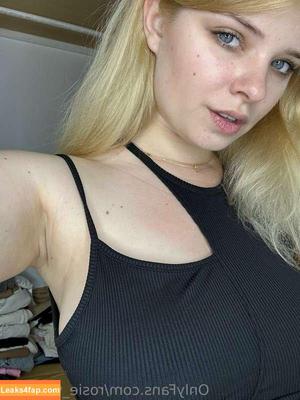 Rosie Titties photo #0023