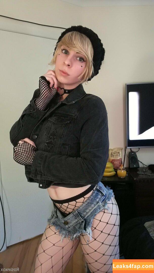 rosiexox2 / rosie_x2o leaked photo photo #0009