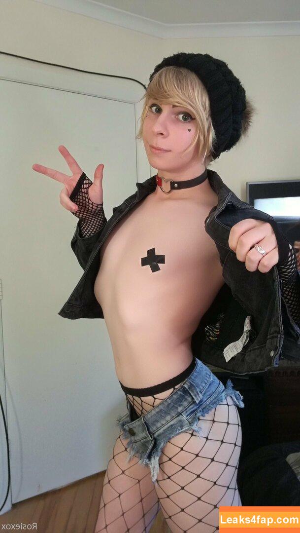 rosiexox2 / rosie_x2o leaked photo photo #0011