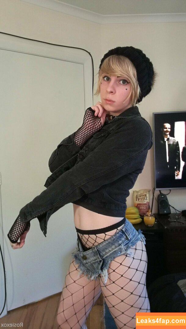 rosiexox2 / rosie_x2o leaked photo photo #0020