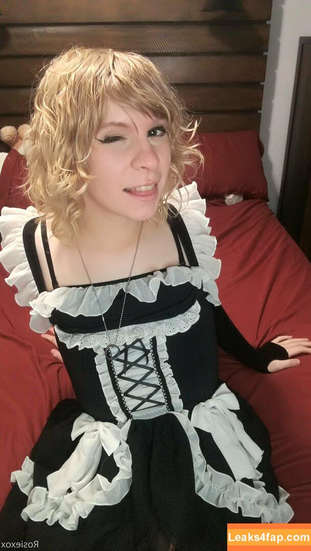 rosiexox2 / rosie_x2o leaked photo photo #0174