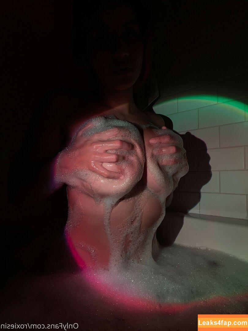 Roxiesin / TheRoxieSinner / UrArabGf / peachescheeks / roxiesinner / roxiesinnerlive leaked photo photo #0067