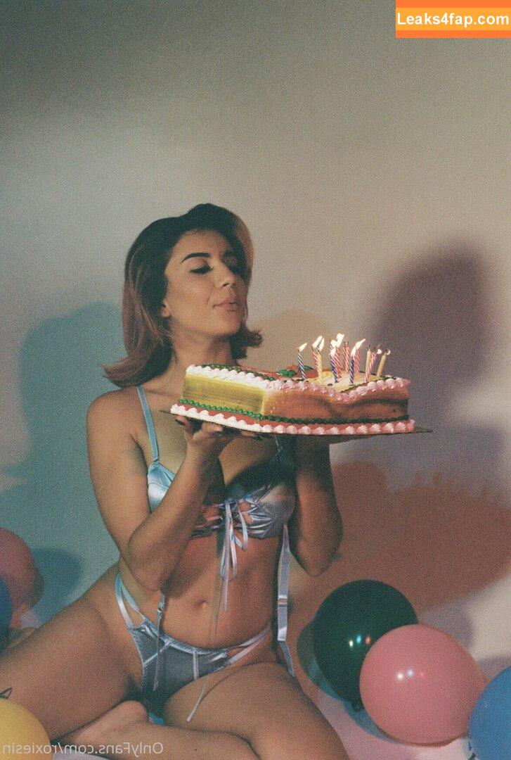 Roxiesin / TheRoxieSinner / UrArabGf / peachescheeks / roxiesinner / roxiesinnerlive leaked photo photo #0229