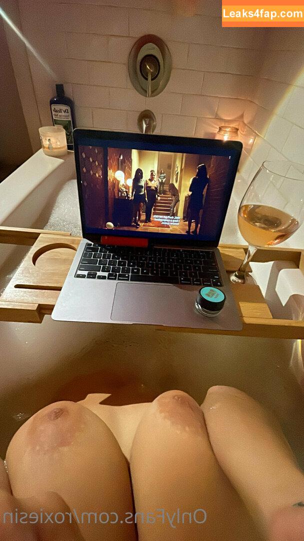 Roxiesin / TheRoxieSinner / UrArabGf / peachescheeks / roxiesinner / roxiesinnerlive leaked photo photo #0244