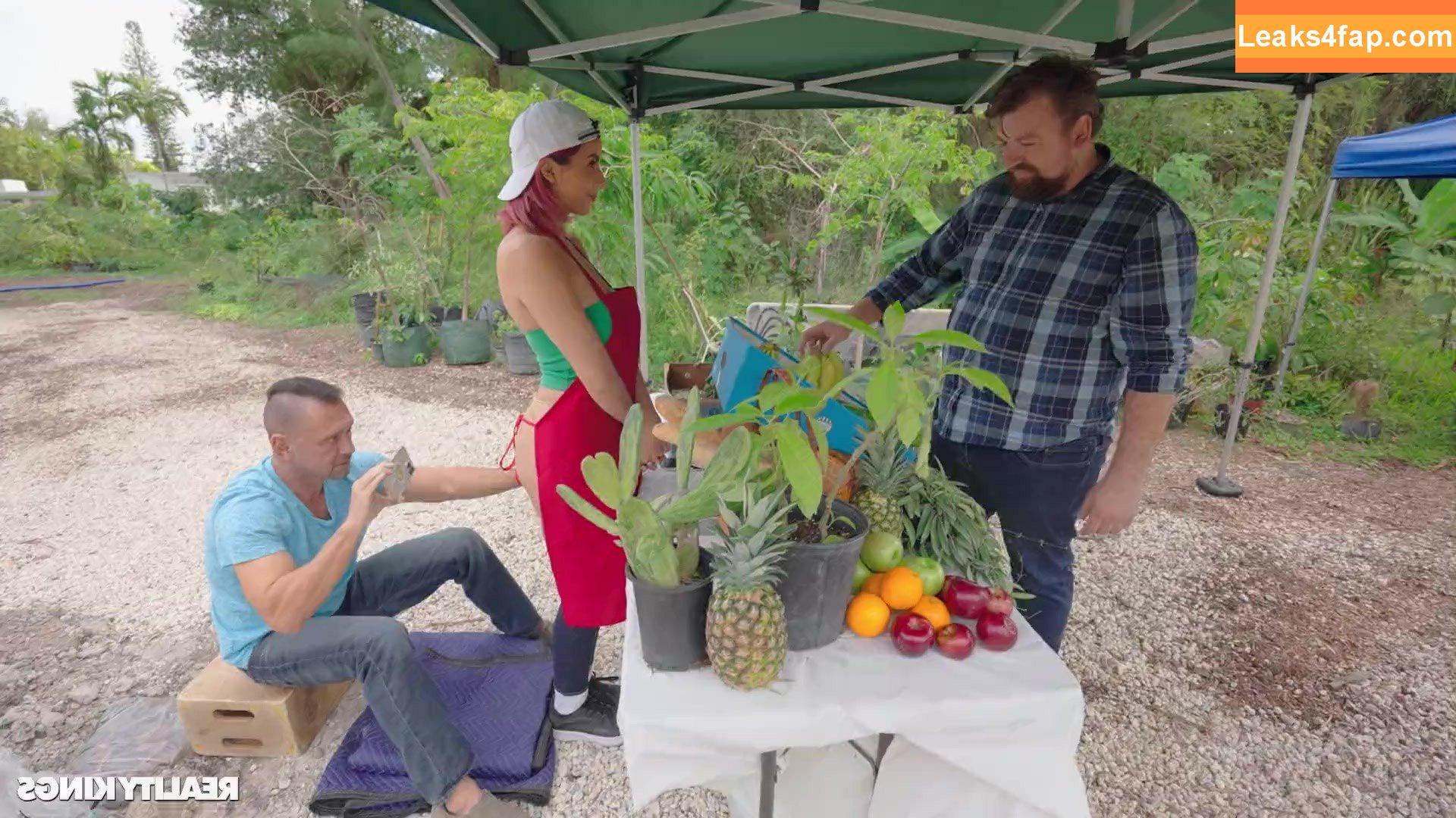 Roxiesin / TheRoxieSinner / UrArabGf / peachescheeks / roxiesinner / roxiesinnerlive leaked photo photo #0309