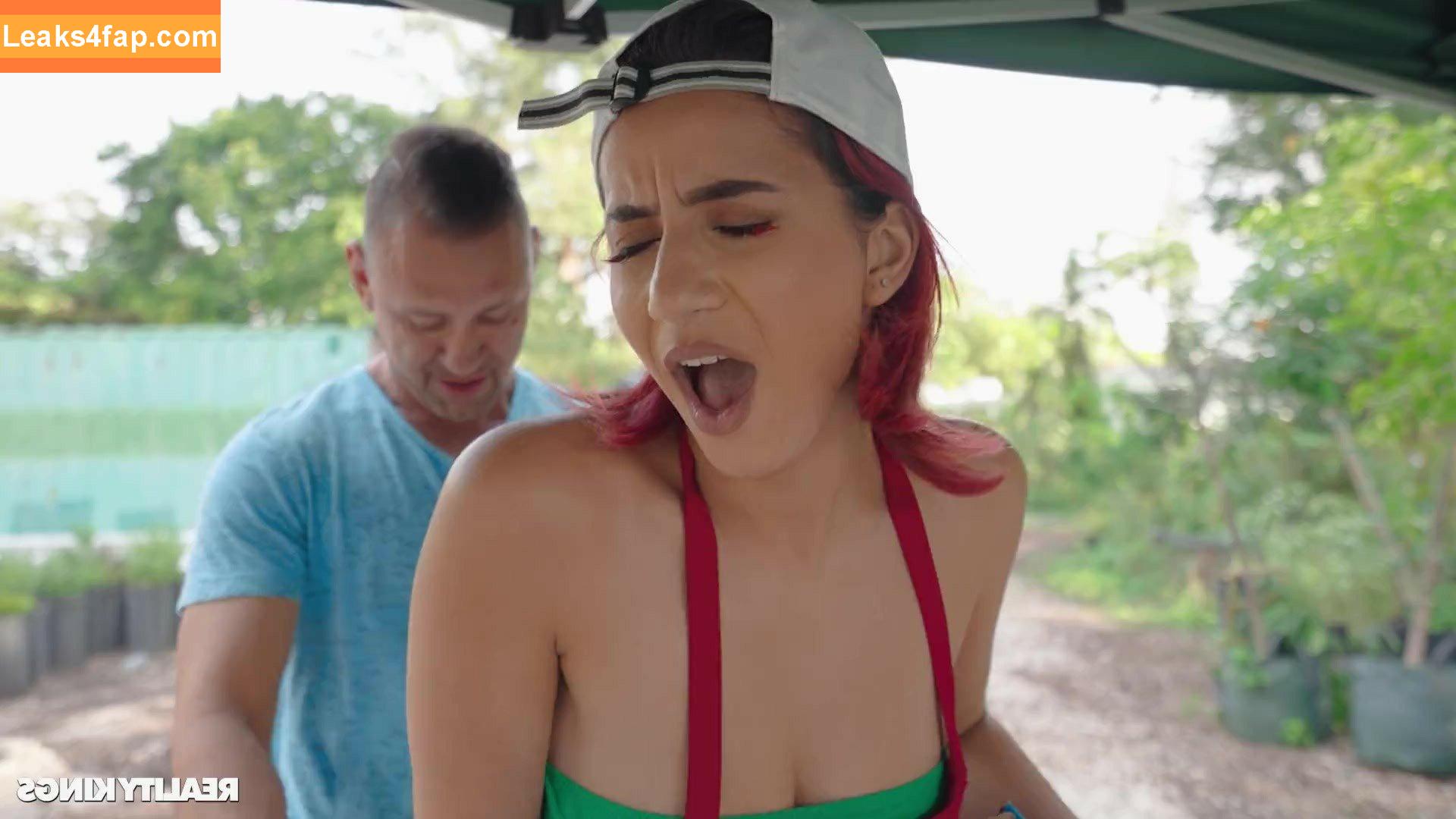 Roxiesin / TheRoxieSinner / UrArabGf / peachescheeks / roxiesinner / roxiesinnerlive leaked photo photo #0315