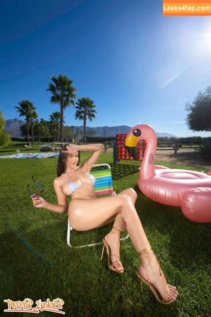 Roxiesin / TheRoxieSinner / UrArabGf / peachescheeks / roxiesinner / roxiesinnerlive leaked photo photo #0936