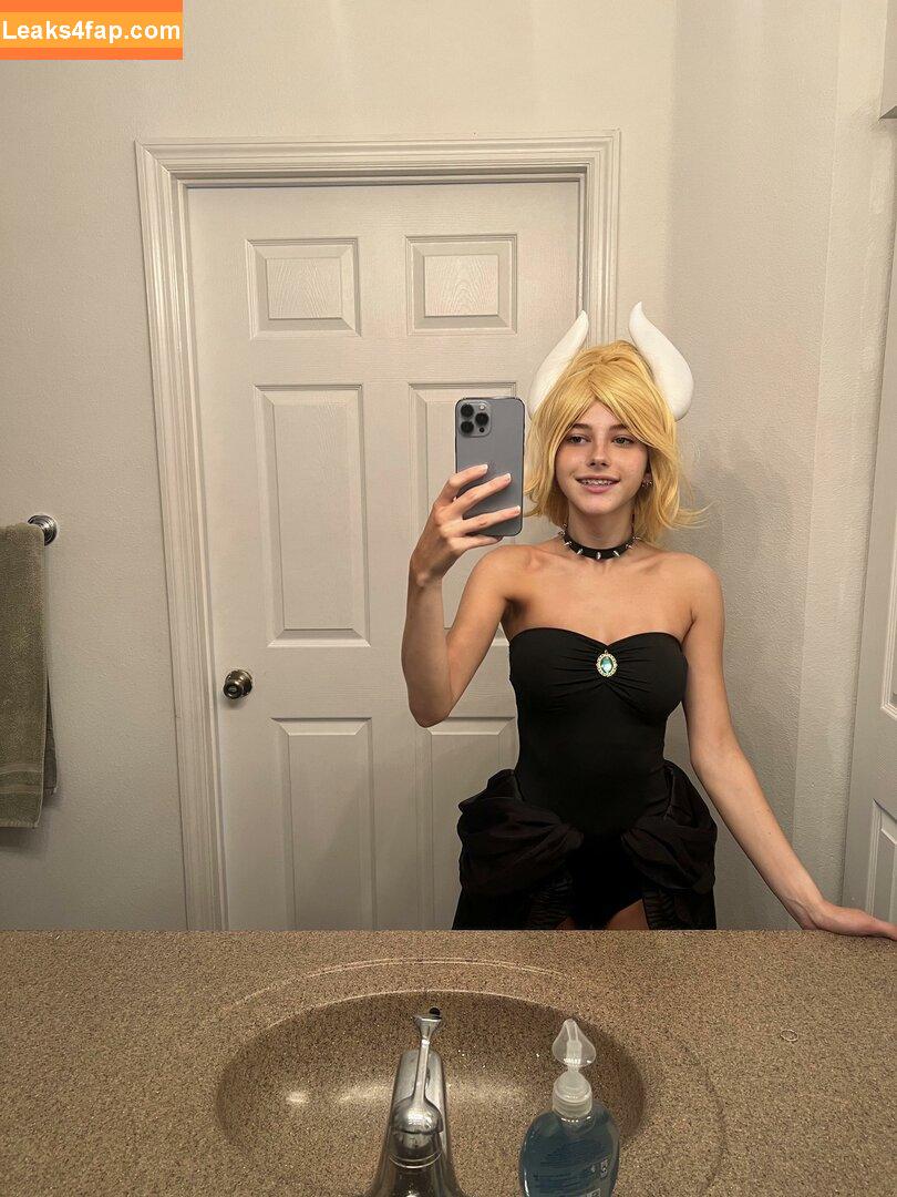 rylieeee / CarolynZambrano / Rylie / rylieeee__ / smileyrileyxxx leaked photo photo #0013