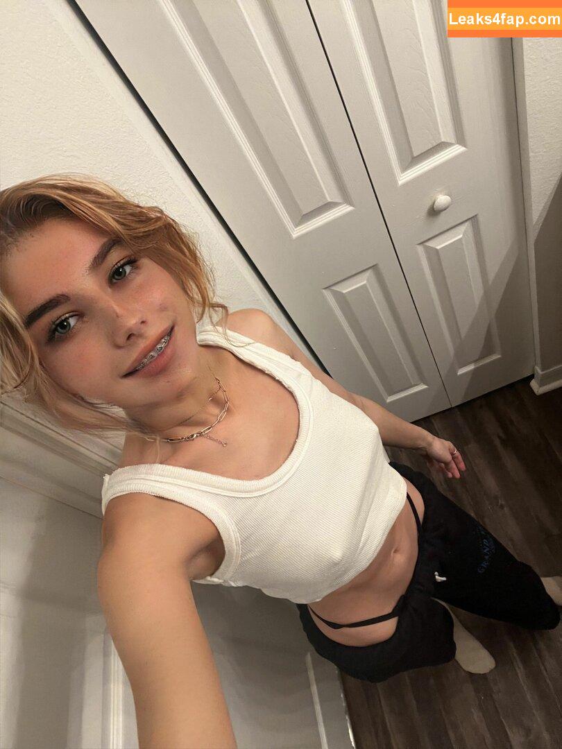 rylieeee / CarolynZambrano / Rylie / rylieeee__ / smileyrileyxxx leaked photo photo #0016