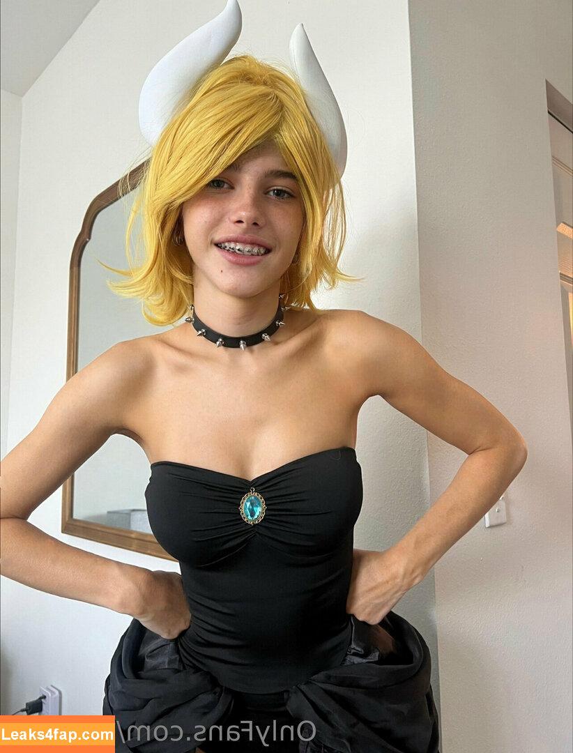 rylieeee / CarolynZambrano / Rylie / rylieeee__ / smileyrileyxxx leaked photo photo #0080