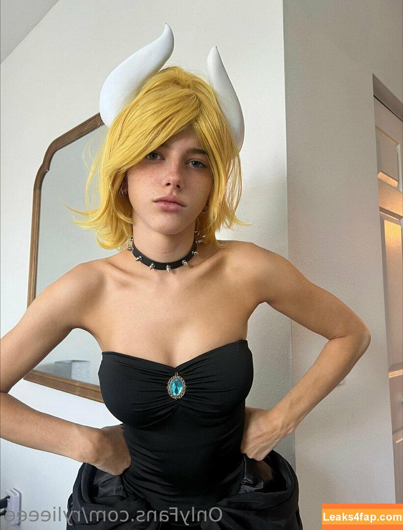 rylieeee / CarolynZambrano / Rylie / rylieeee__ / smileyrileyxxx leaked photo photo #0083