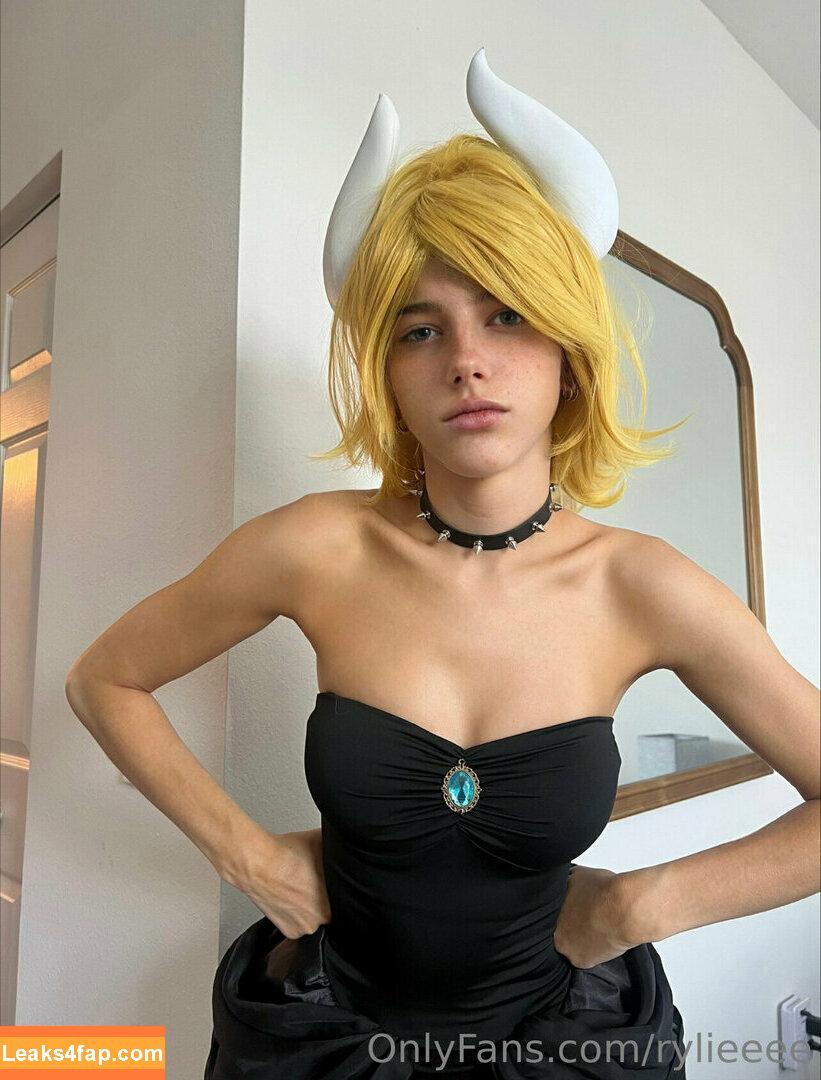 rylieeee / CarolynZambrano / Rylie / rylieeee__ / smileyrileyxxx leaked photo photo #0088