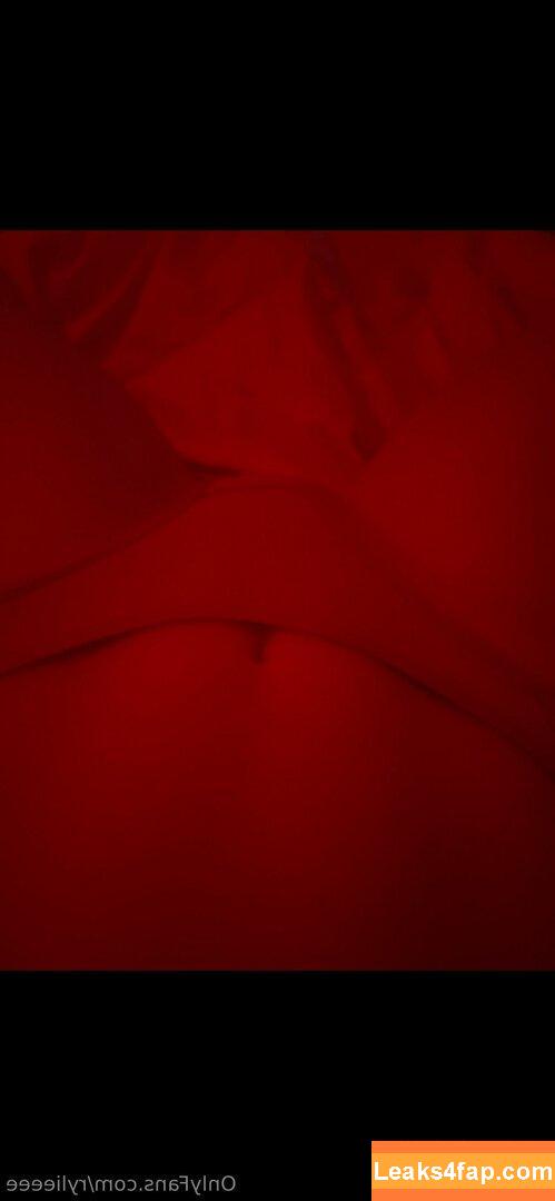 rylieeee / CarolynZambrano / Rylie / rylieeee__ / smileyrileyxxx leaked photo photo #0142
